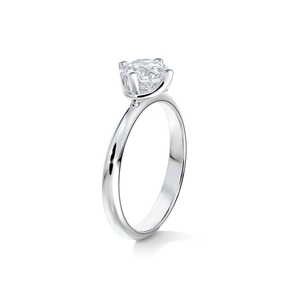 De-Beers-Forevermark_Kompass-der-Liebe-Ring_Diamant-Solitaire-Weiss-Gold-Diagonal_Kempkens-Juweliere