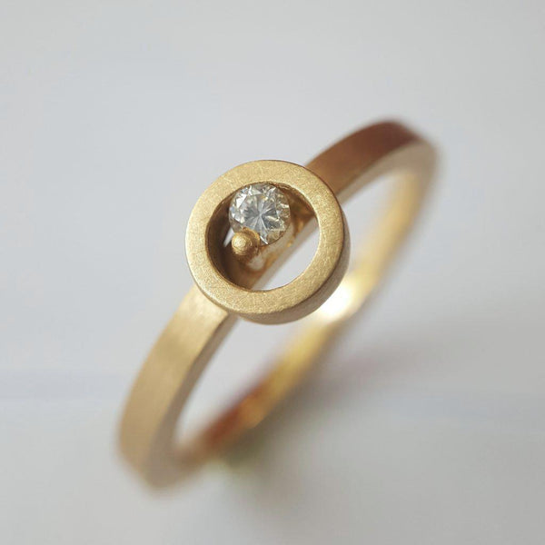 Kempkens-Atelier-Ring-DerkleineMond-Brillant-Gelb-Gold-seidenmatt