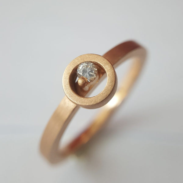 Kempkens-Atelier-Ring-DerkleineMond-Brillant-Rose-Gold-seidenmatt
