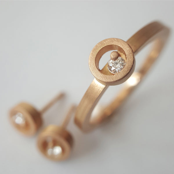 Kempkens-Atelier-Ring-Ohrstecker-DerkleineMond-Brillant-Rose-Gold-seidenmatt