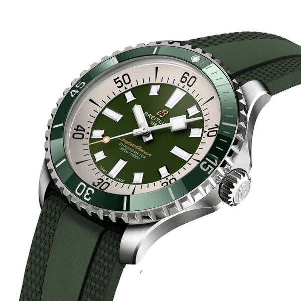 A17376A31L1S1_Breitling_superocean-automatic-44-green-three-quarter_Kempkens-Juweliere