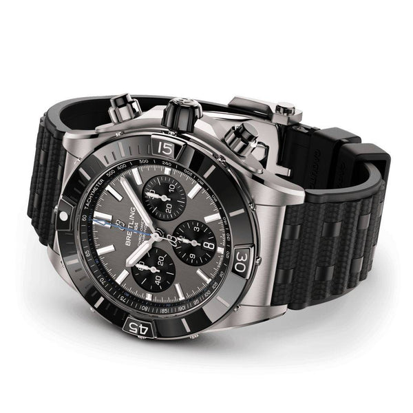 EB0136251M1S1_Breitling_-super-chronomat-B01-44-Titanium-black-rolled-up_Kempkens-Juweliere