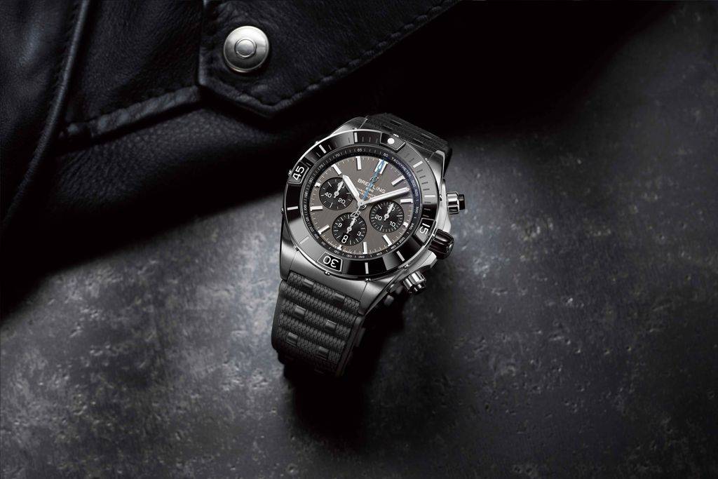 Super Chronomat B01 44 Titan