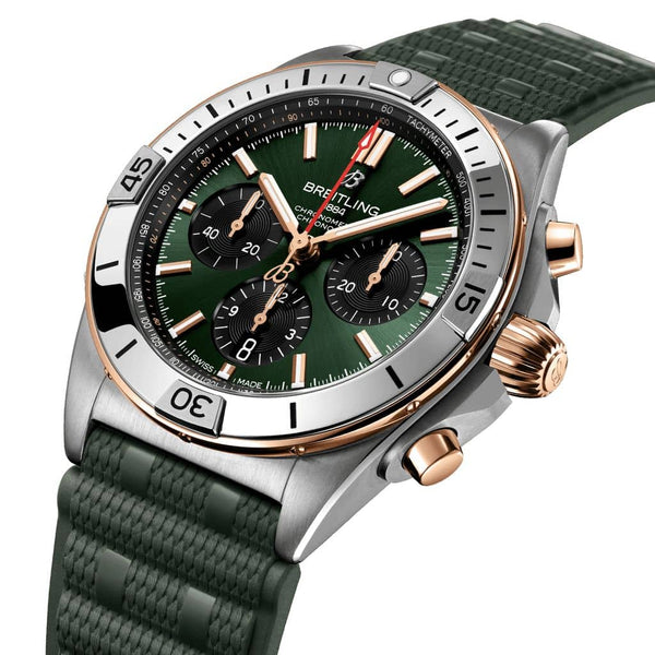 UB0134131l1S1_Breitling_CHRONOMAT-b01-42-automatik-green-three-quarter_Kempkens-Juweliere